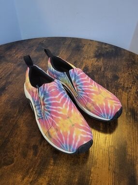 Merrell Tie-Dye Slip-On Loafers in Pink, Blue, Yellow Men 6.5/ Unisex